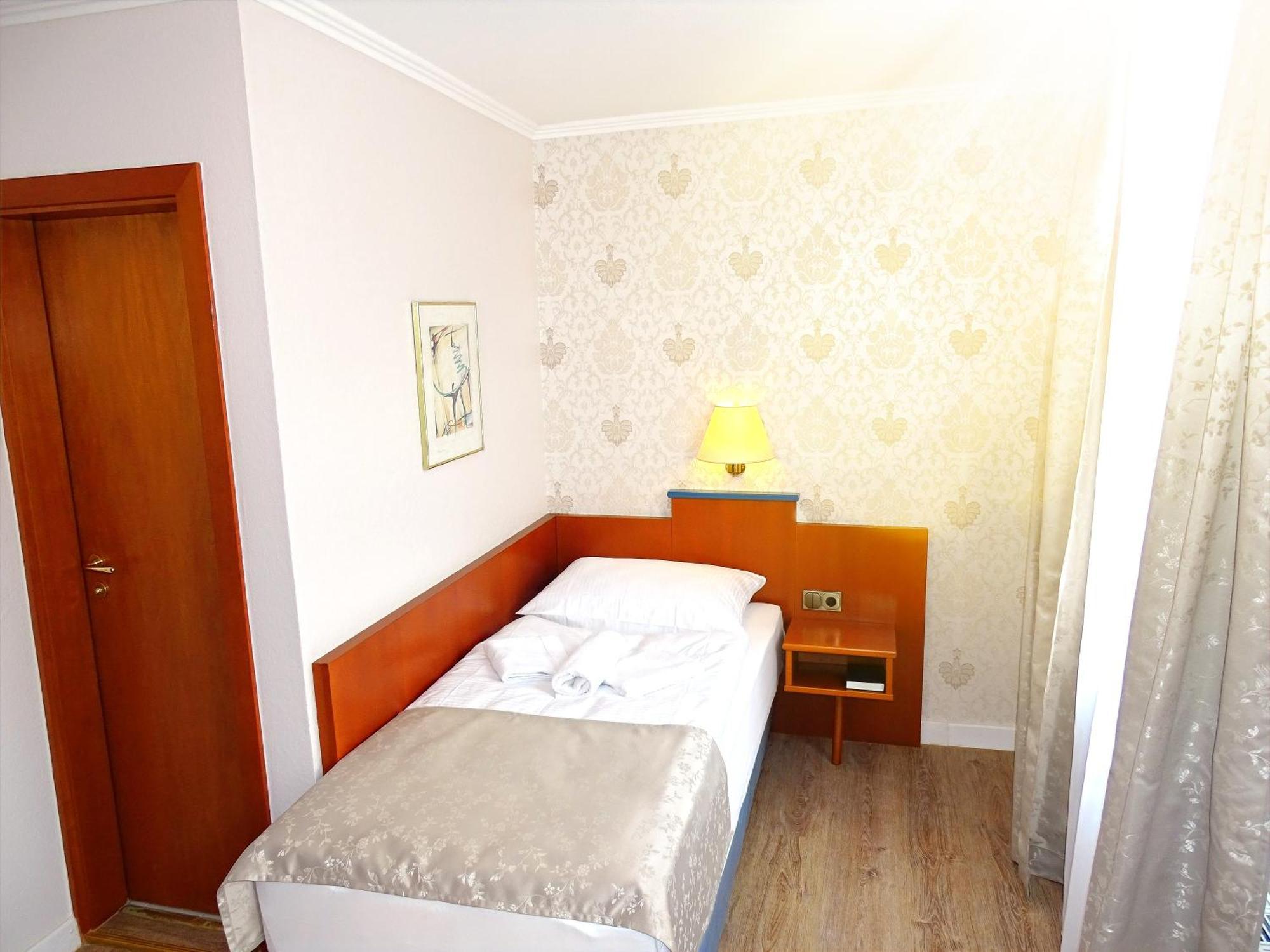 Hotel Kolossos Düsseldorf - Neuss Zimmer foto