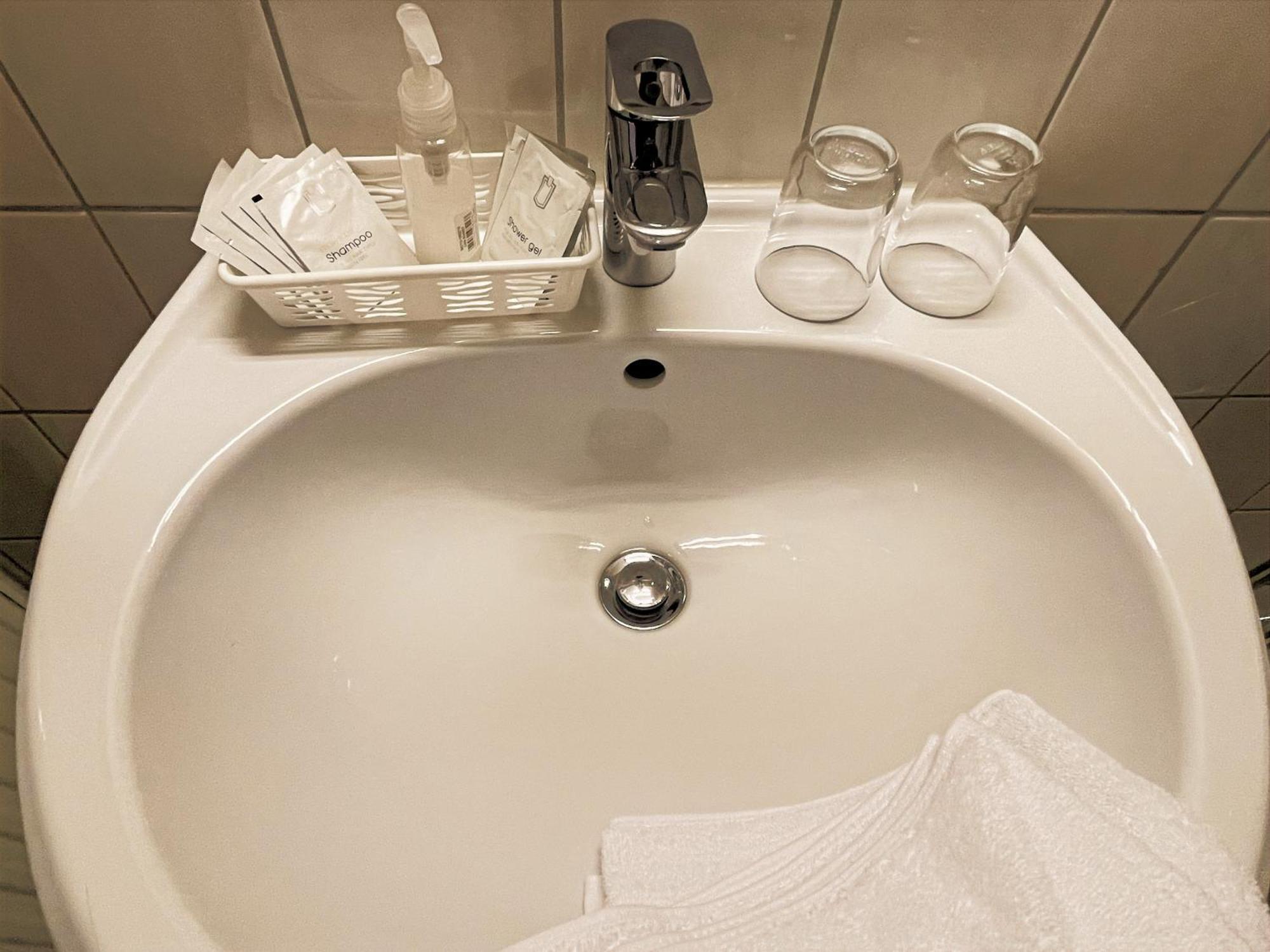 Hotel Kolossos Düsseldorf - Neuss Zimmer foto